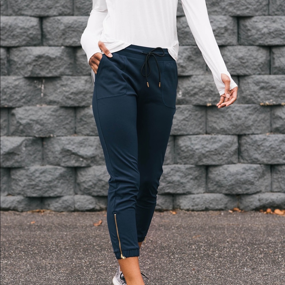 Zyia Navy Peak zipper joggers medium